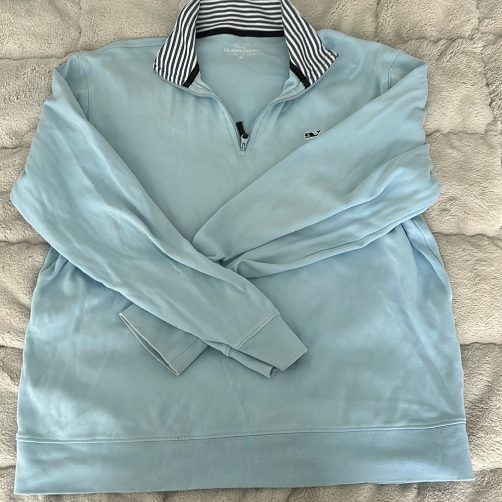 Vineyard vines light blue sweatshirt
